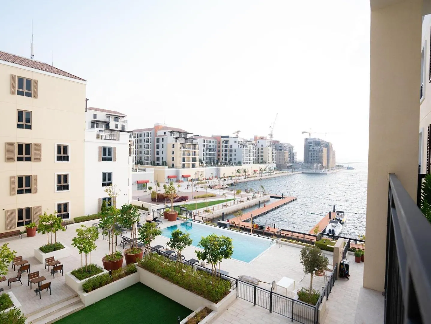 Sunset Haven At La Rive Apartment Dubai